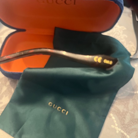 Gucci Sunglasses unisex NEW/authentic. These come with dust bag, box, & case🇮🇹 - Picture 9 of 11